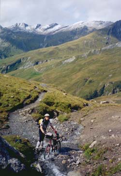 (2400m) En en profite pour nettoyer les jantes...